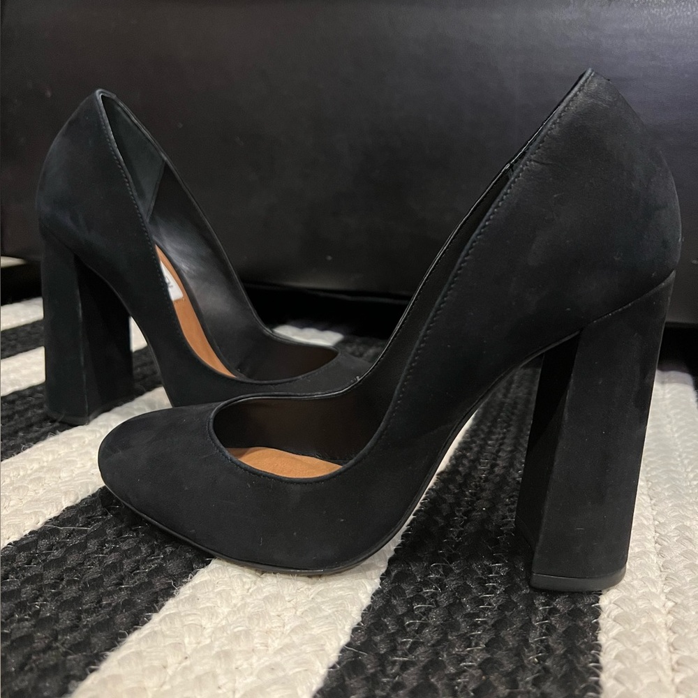 Steve Madden Spectur Suede Heels